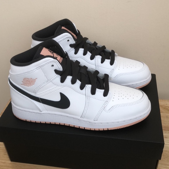 💖🖤NIKE AIR JORDAN 1 MID GS SNEAKERS🖤💖 - Picture 2 of 13